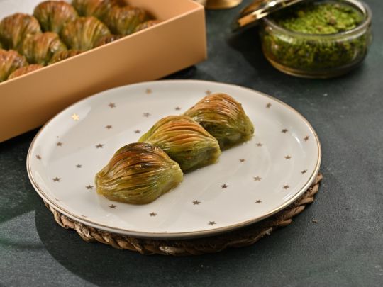 Fıstıklı Midye Baklava